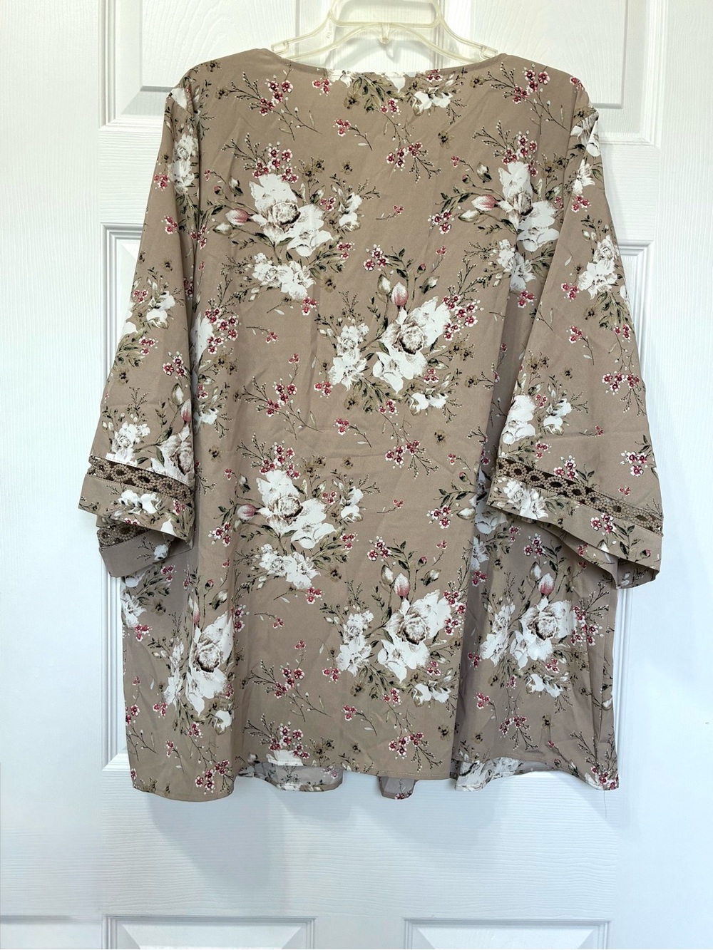 Bloomchic Top Women’s 22-24 NEW Floral V-neck Crochet Lagenlook Summer Office - Picture 3 of 9